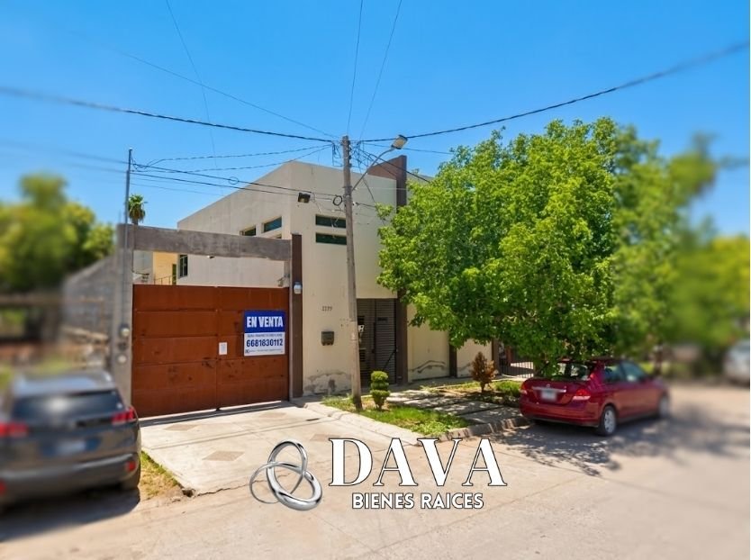 Propiedad Comercial con Oficinas y Almacén en Col. Anáhuac