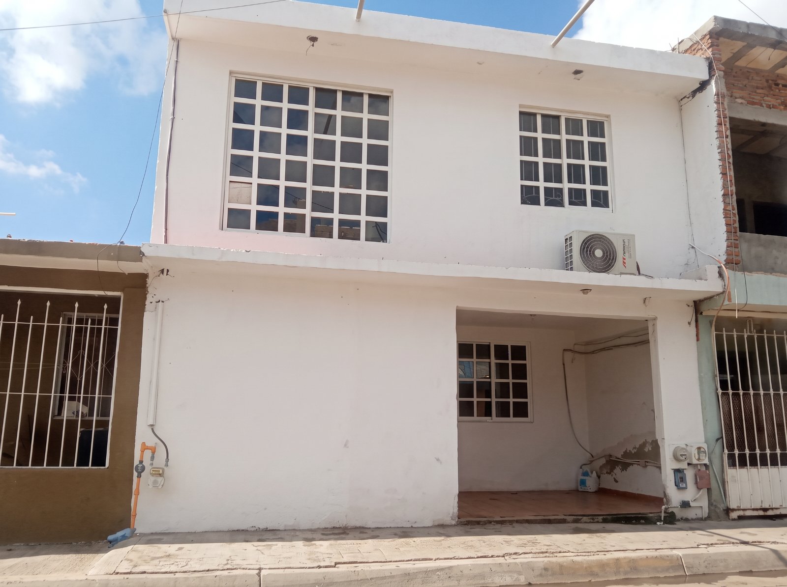 Casa de 2 Plantas en Fracc. Infonavit Mochicahui